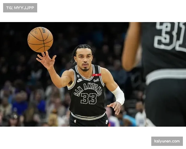 斯特拉斯堡中场莫雷拉扮演核心，助攻串联表现亮眼